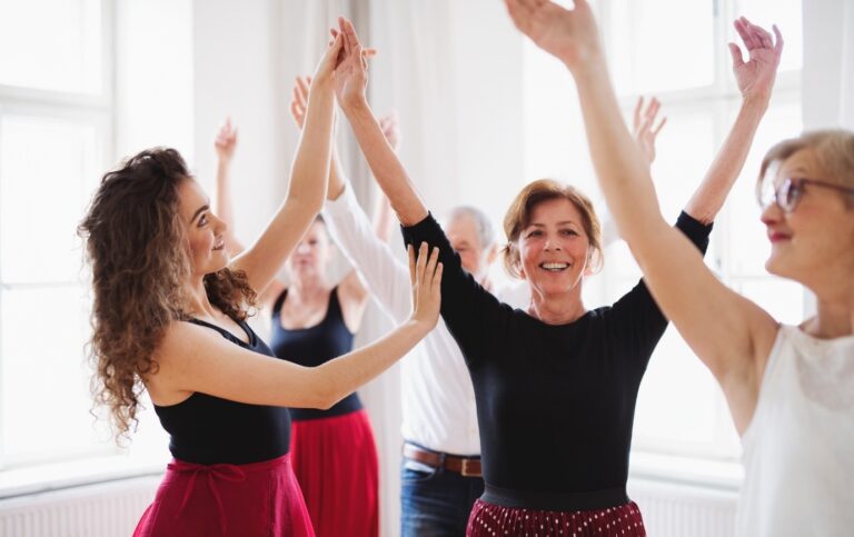 Soziale Aspekte des Tanzens: Wie Gruppenaktivitäten das Wohlbefinden fördern